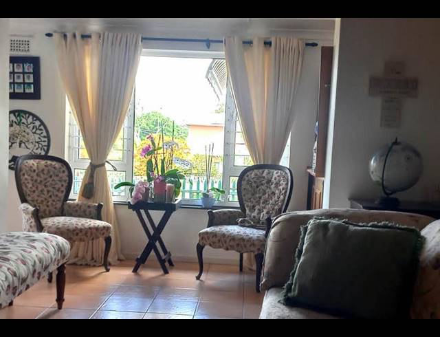 6 BEDROOM TOWNHOUSE FOR SALE IN MANORS